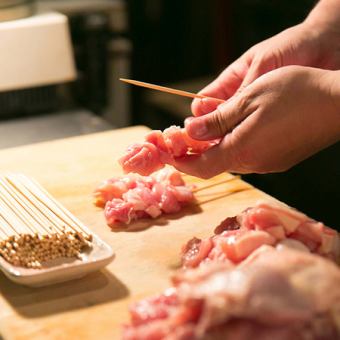 朝挽き 奥三河どりの串焼き(各1本)160円（税込）～190円（税込）