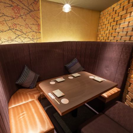 Recommended for 4 to 6 people Relax on the sofa ◇ It is a popular private room seat for girls-only gatherings and regular drinking parties.Relax on the cozy sofa seats for the full time.The warm lighting is comfortable and you can relax and enjoy sake.