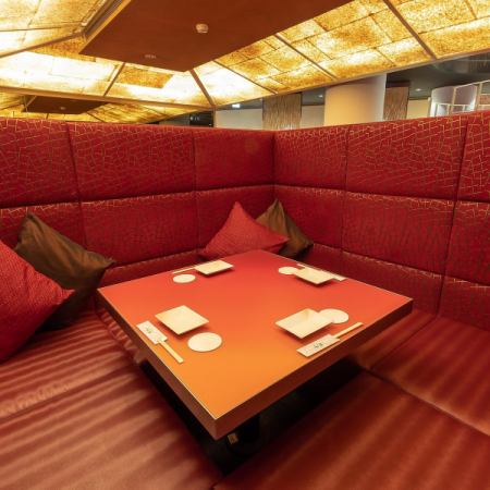 It is a semi-private room of the popular BOX type digging iron.◇ The pair-type seats, where everyone has one table at their core, will be able to talk about banquets.Enjoy chatting with Umeko's wine in one hand.The digging seats are popular with both men and women.We also accept reservations for seats.