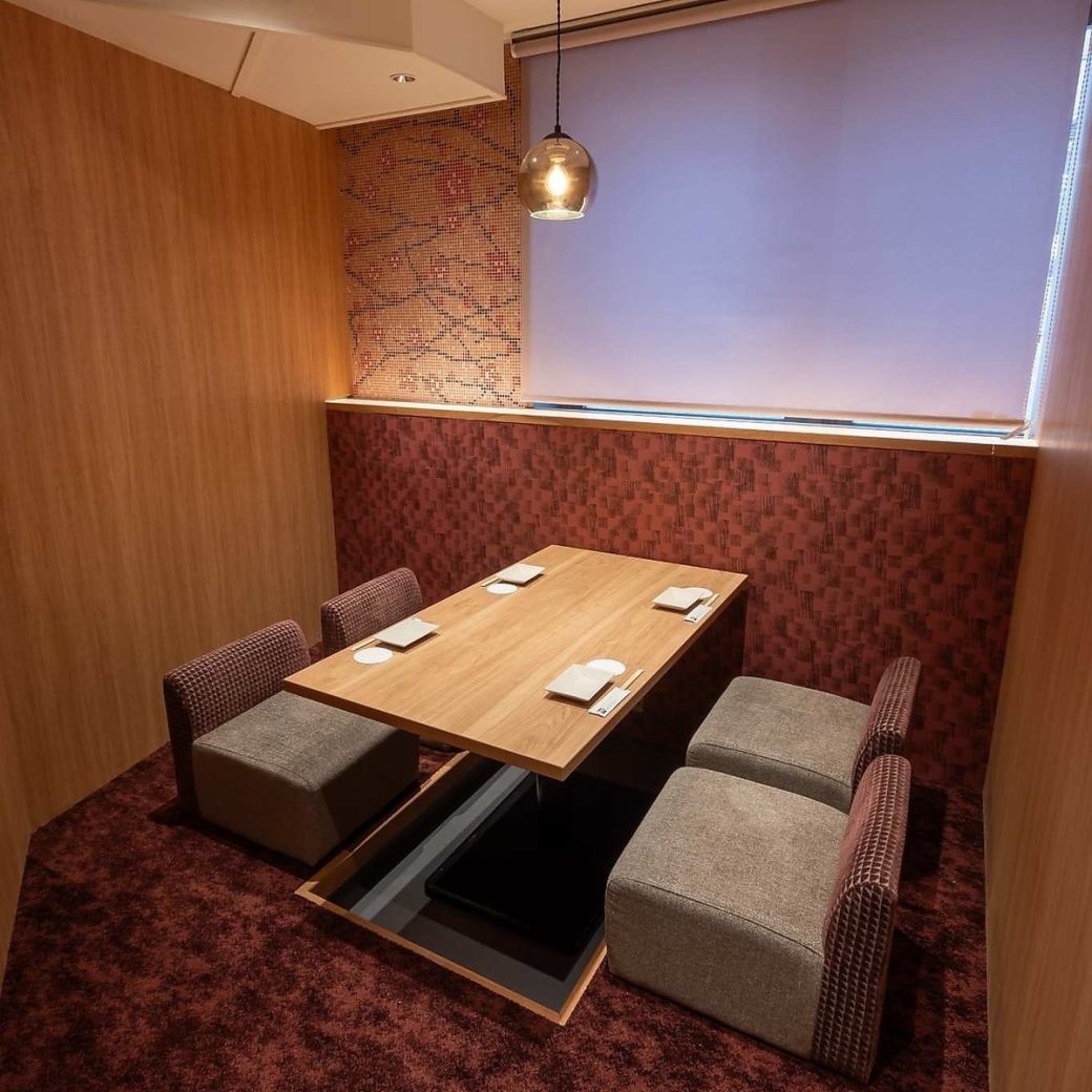 A completely private room with sunken kotatsu seating where you can relax.