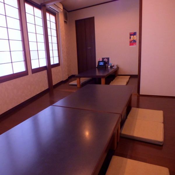 We have 6 people / 10 people in the Kaiseki seats.You can use it as a private room because it can be completely separated by the sliding doors.At the banquet, you can accommodate up to 20 people by releasing the sliding doors.It is recommended when you want to relax relaxed by taking off your shoes.Besides using banquets, you can use it for gatherings of families / relatives and guests with small children.