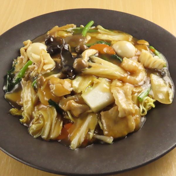 【職人の技が光る】中華歴の長い料理人が手掛ける、香ばしい麺と旨みたっぷり餡の「五目あんかけ焼きそば」