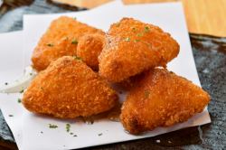 カマンベールチーズフライ蜂蜜添え