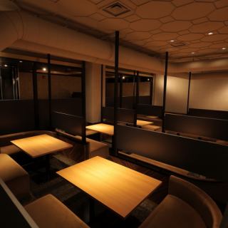 区切られたソファー席。プライベート空間でお過ごしいただけます。サプライズなどもお気軽にお申し付けください。