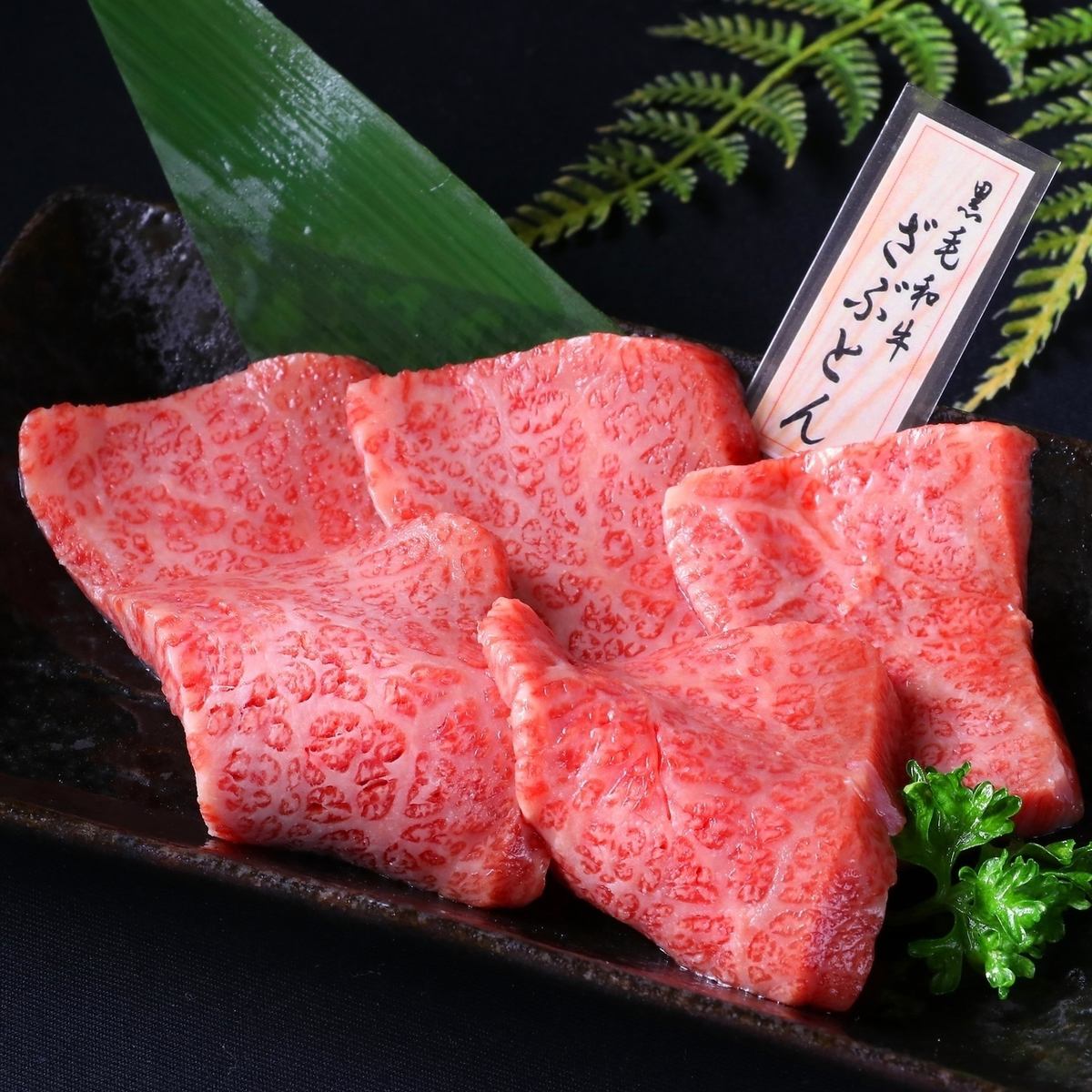 You can enjoy Japanese black beef at a reasonable price, such as special subtons and hormones.