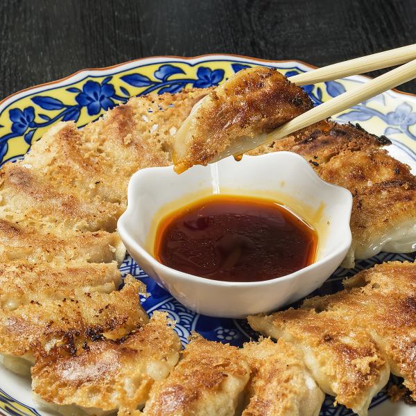 ～黒トリュフ香る～厳選豚餃子600円(税抜)