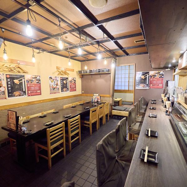 【デートも◎のカウンター席】割烹料理店を彷彿させる上品な空間の中にも、ワイワイ活気あふれた店内！スタッフも最高のサービスでおもてなしする準備が出来てございます♪楽しく贅沢な時間をお過ごしください！