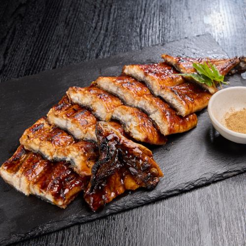 心を込めて丁寧に焼き上げます。職人の技を堪能下さい。