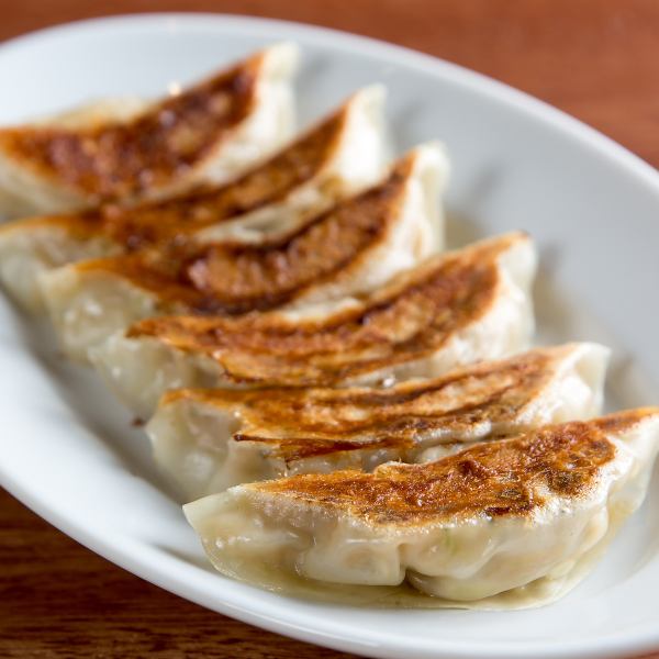 餃子（6ヶ入）税込350円