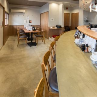 カウンター席