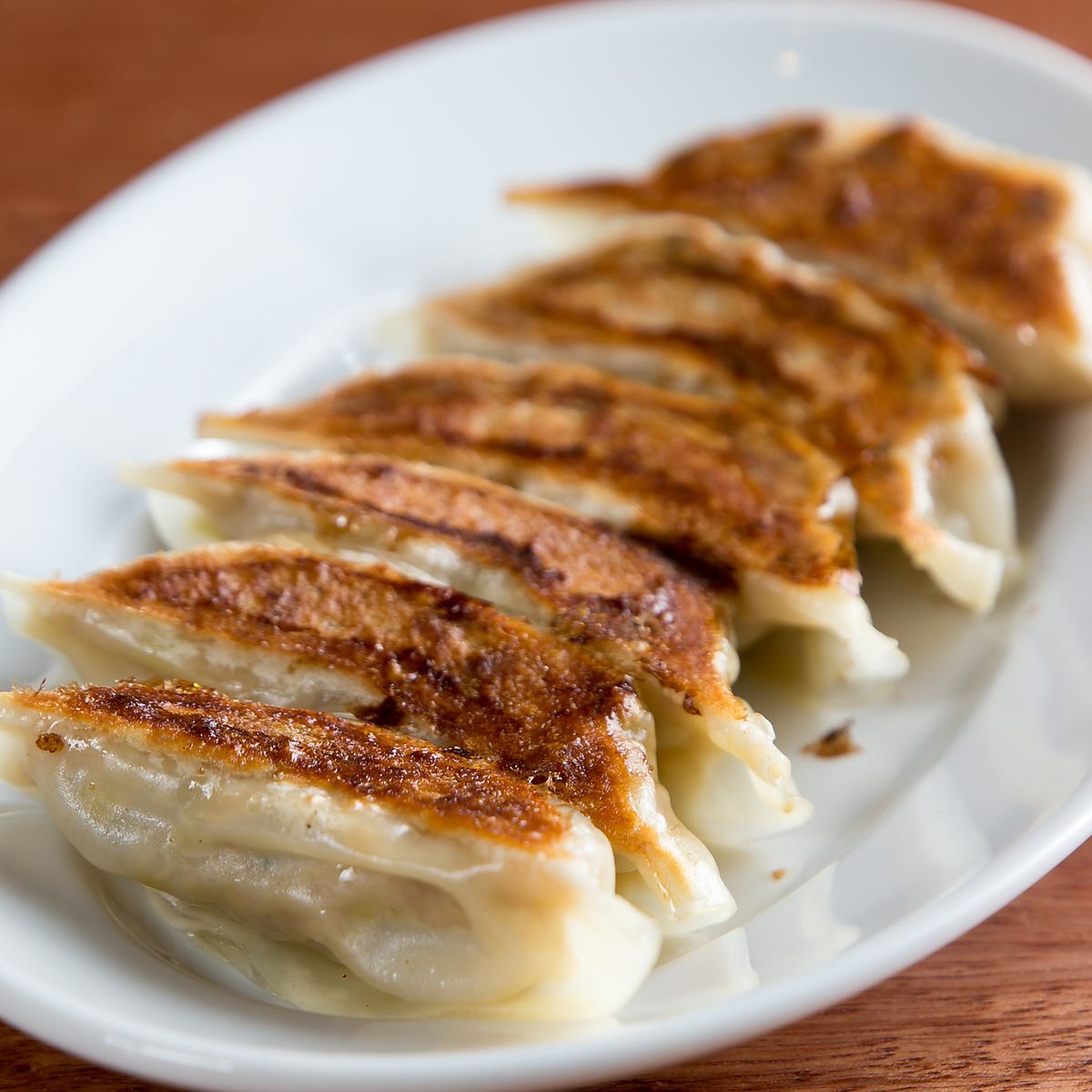 お酒のアテにも、ご飯のお供にも当店自慢の餃子をご賞味ください