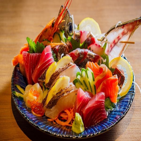 Enjoy fresh seafood in Nagano! Delivered directly from the fishing port! Our popular menu item, the "Special Sashimi Platter," is a must-try!