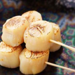 2 grilled scallop skewers