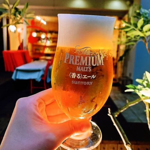 The Shinjuku Kabukicho Tower store has 20 seats with a view of the night view. Drinking beer while watching the night view in front of Shinjuku Station is exceptional♪