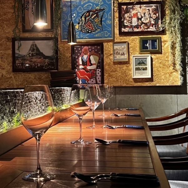 [Recommended for a date♪] The privilege of sitting at the counter in the open kitchen is that you can enjoy the cooking scene right in front of you!We also have a la carte menus and a wide variety of wines that go well with the dishes. We recommend this seat for a date♪ [Sannomiya/Meat/Girls' night out/Date/Birthday/Anniversary/Bar/Farewell party/Welcome party]