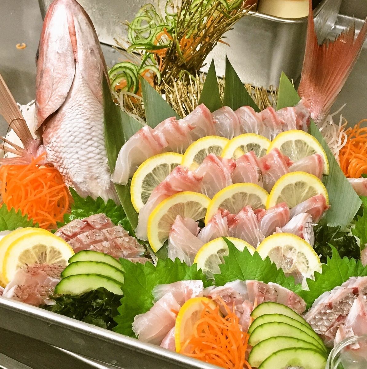 The owner himself purchases fish at Toyosu Market! We offer seasonal fish dishes!