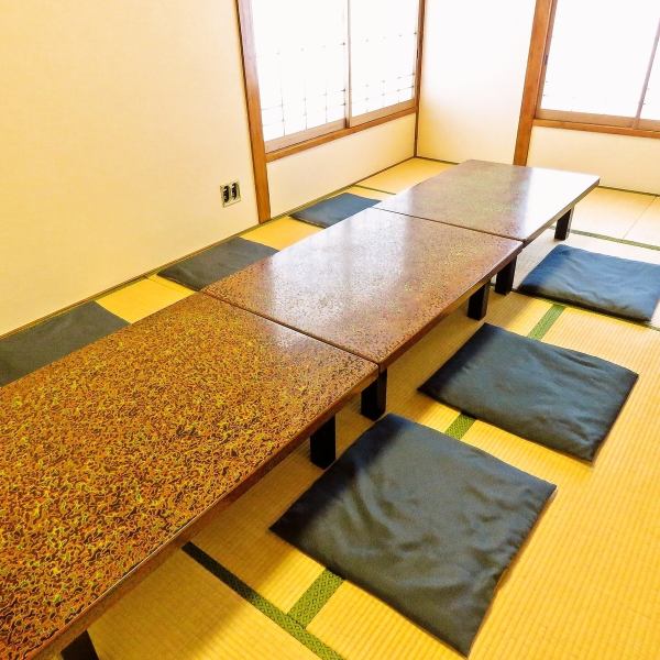 The private room in the tatami room can accommodate up to 12 people! You can enjoy your meal in a calm atmosphere without worrying about the surroundings.You can use it for banquets with good friends, welcome and farewell parties, girls' associations, mothers' associations, etc.Please feel free to contact us about the number of people and your budget!