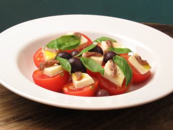 Caprese / tomato, mozzarella and basil salad