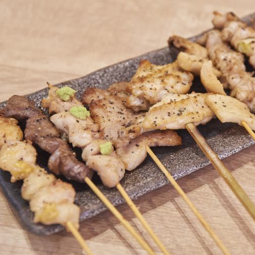 串焼きと海鮮が揃った料理