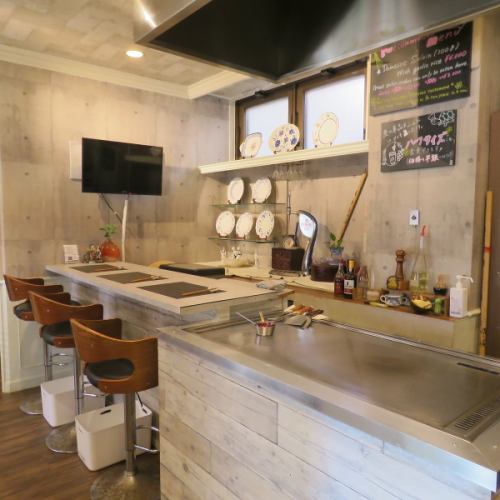 在吧台座位上放鬆一下