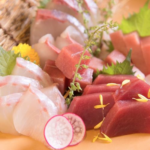 新鮮な刺身と肉をご用意!!