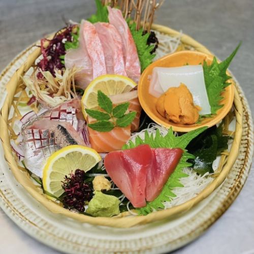 Assorted sashimi