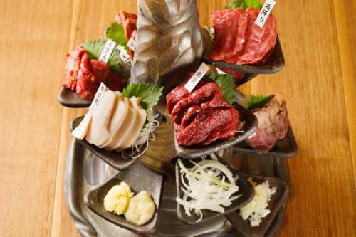 Assortment of 5 types of horsemeat sashimi (2 pieces each)