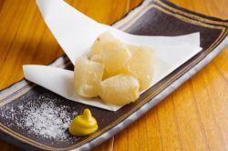 Deep-fried radish with plenty of soup stock