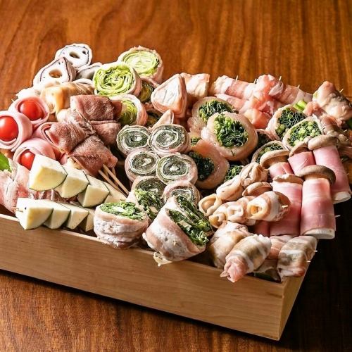 아침 당김의 신선한 닭을 사용한 꼬치와 감아 꼬치.계열 TORI-BUDOU/MAKI-BUDOU에서 인기의 꼬치도 드실 수 있습니다.