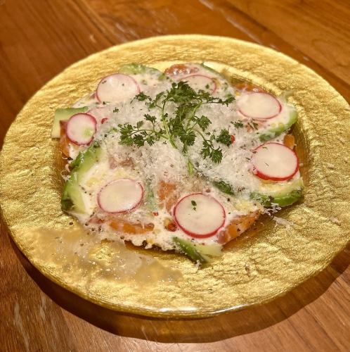 Fatty salmon and avocado carpaccio