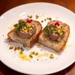 White liver pâté and pistachio crostini (1 slice)