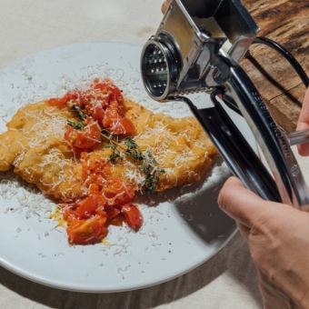 パプリカとフレッシュトマトのシュニッツェル / schnitzel with red bell pepper and fresh tomato