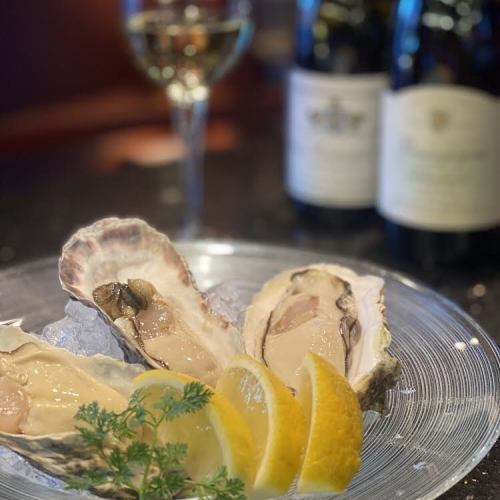 [Oysters] We carefully select seasonal oysters and rock oysters from each oyster-producing area, and deliver oyster dishes using seasonal ingredients!