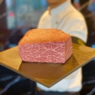 Hakata Wagyu beef steak with lobster and oyster course (10,000 yen)