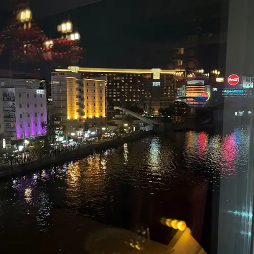 煌めく夜景と、特別な夜を