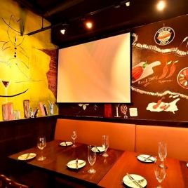Seats for small groups are perfect for various scenes such as girls' association and date.Please feel free to contact the staff for details.How about an important gathering with a friend you know, meat x wine in a trendy and calm space? There are topic meat sushi and Schlussko!