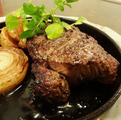 [USA] Sirloin Steak with Roasted Onion Sauce (100g ¥1,460 / 150g ¥2,180)