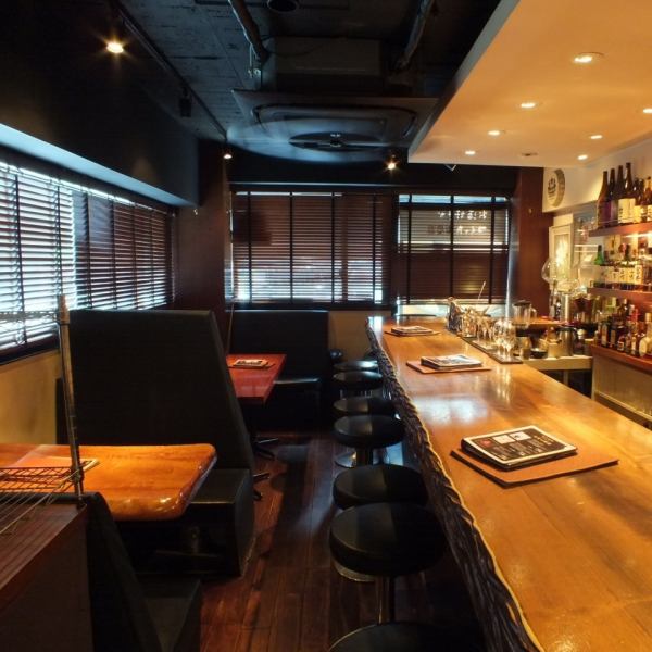 Shinbashi Ginza mouth stands in a corner of "Bar" MARUICHI "Counter 11 seats · table seats 3 tables and it is unexpected atmosphere to relax.Charts are available from 15 to 20 people ♪