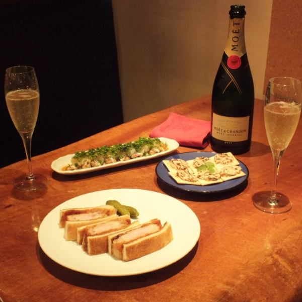 Ginza酒吧Maruichi也有豐富的食物菜單，也建議幾個人的宴會使用。在宴會，而不是櫃檯，使用表，預訂◎
