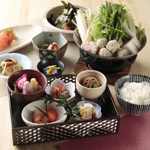 Marumiya的小火鍋午餐“配菜自助餐”♪
