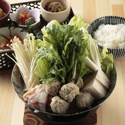 Marumiya's small hot pot lunch of your choice ♪ ``Includes 5 types of obanzai and side dish order buffet'' 2,000 yen per person ♪