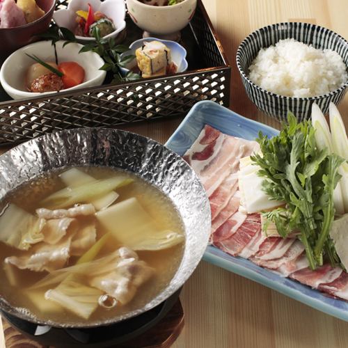 Marumiya's small hot pot lunch of your choice ♪ ``Includes 5 types of obanzai and side dish order buffet'' 2,200 yen per person ♪