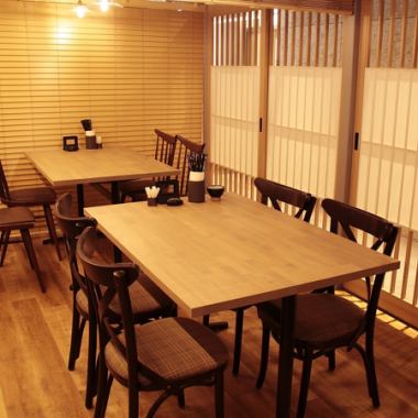 [Private room for 5 to 12 people] Maru Kaiya's private rooms are perfect for a heartwarming meal with friends or colleagues.The charm of this space is the relaxed atmosphere that encourages natural conversation.The warm lighting and wood create a special atmosphere along with the flavors of Hokkaido.If you want to grab a popular seat, make sure to book early.Enjoy a blissful moment at Maruumi-ya.
