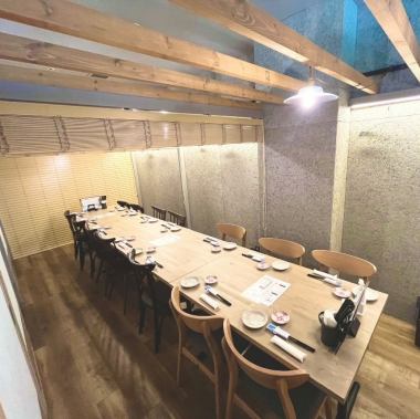 [Private room for up to 12 people] We have private rooms with doors that can accommodate up to 12 people.It is an ideal venue for business dinners, special celebrations and intimate gatherings.Please enjoy our specially selected cuisine and our relaxing atmosphere.