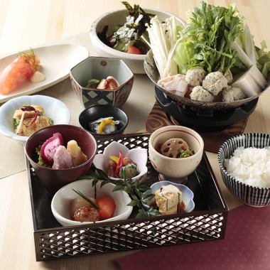 ■■Available on the day♪■■Marukaiya's small hotpot lunch "Includes an order buffet of 30 side dishes"♪