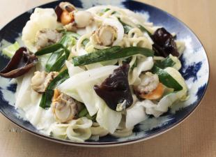 Kitami specialty: Fried noodles with salted scallops