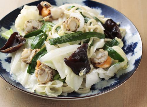 Kitami specialty: Fried noodles with salted scallops