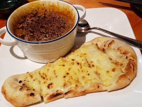 grilled curry and cheese naan