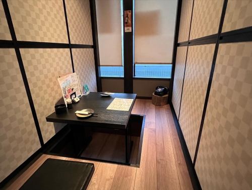 A stylish shop filled with emotion.The wooden interior has a calm interior with horigotatsu, so you can stretch your legs and relax.