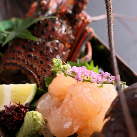 You can enjoy the seasonal flavors, including seafood from Ise, to your heart's content.